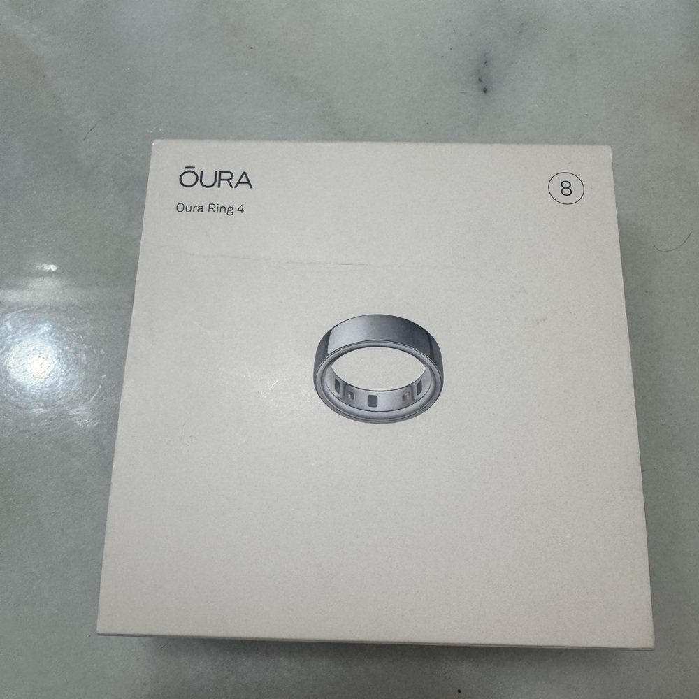 Oura Ring 4 in Silver